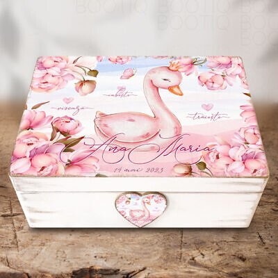 Cutie din Lemn Handmade Lebada Roz - Cutie din Lemn Personalizata Handmade pentru Amintiri, Botez sau Aniversare